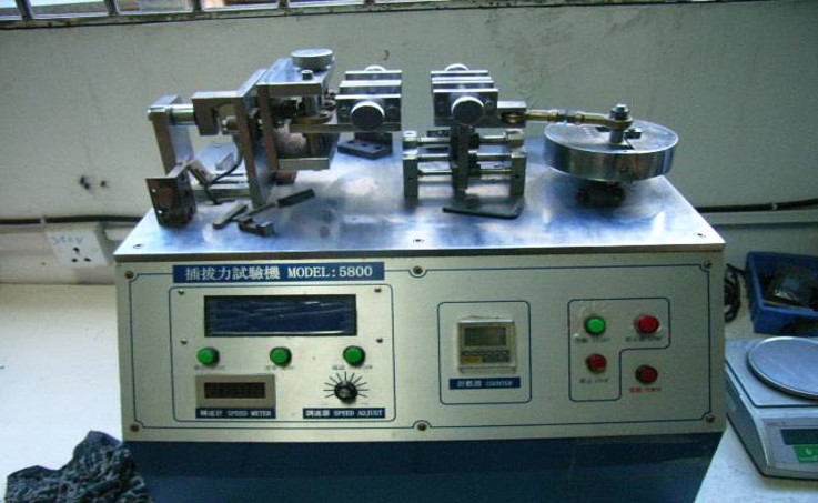 Pulling force testing machine